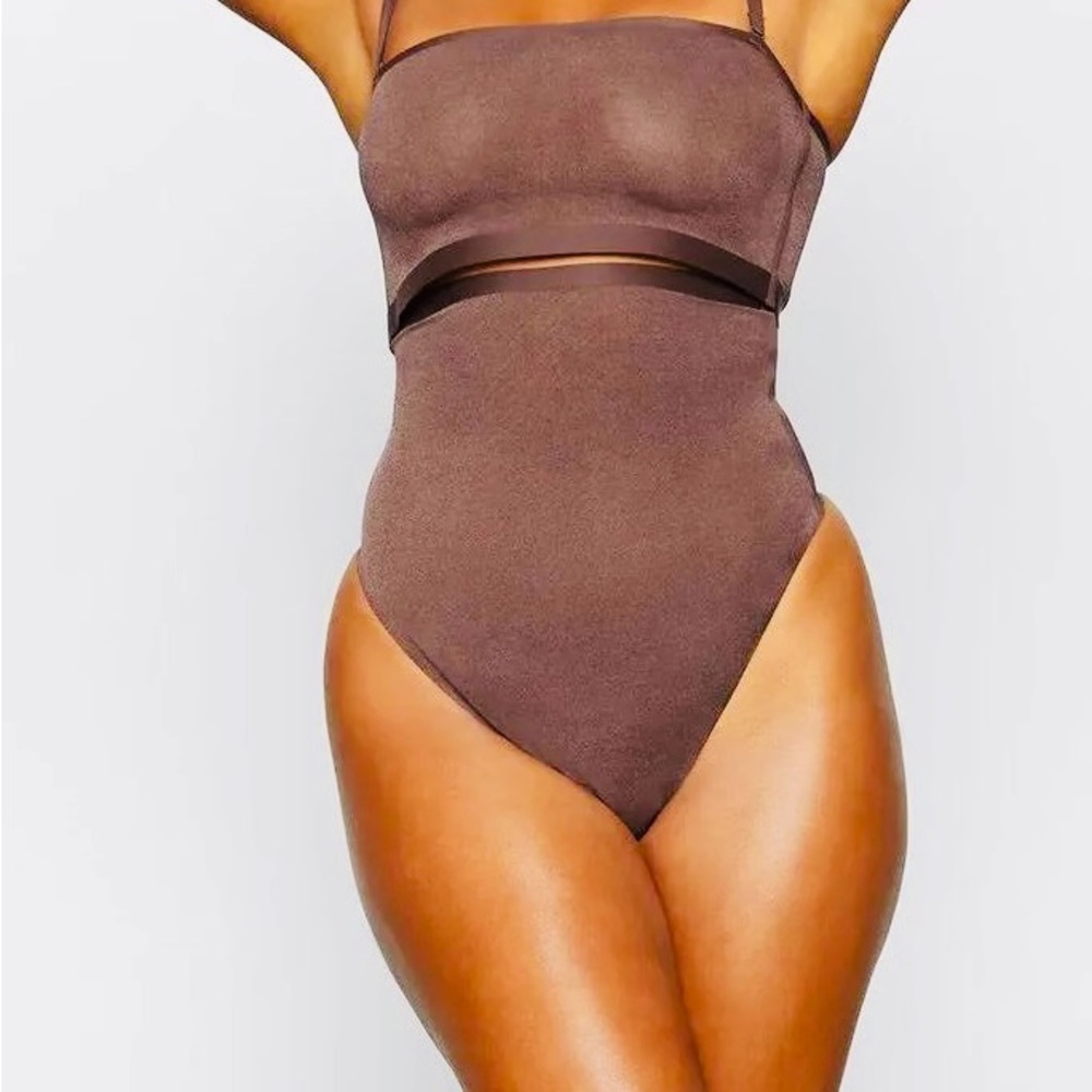 🌷NWOT SKIMS Summer Sheer Sculpt Thong Shapewear in Jasper - Picture 4 of 7
